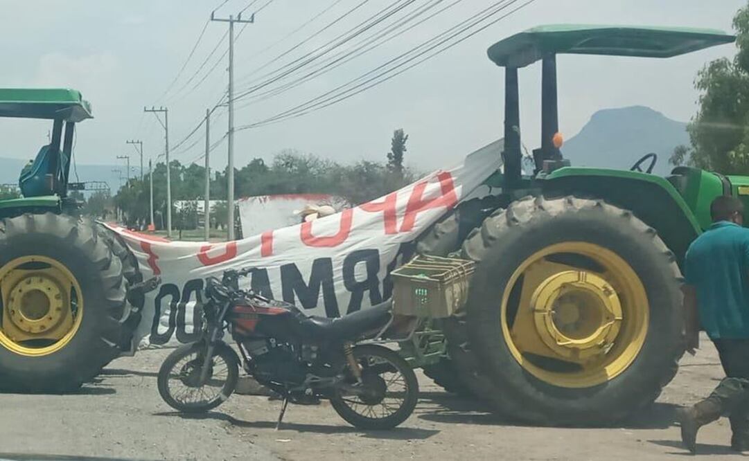 Campesinos bloquean carreteras para exigir agua de riego en Hidalgo. Foto: especial