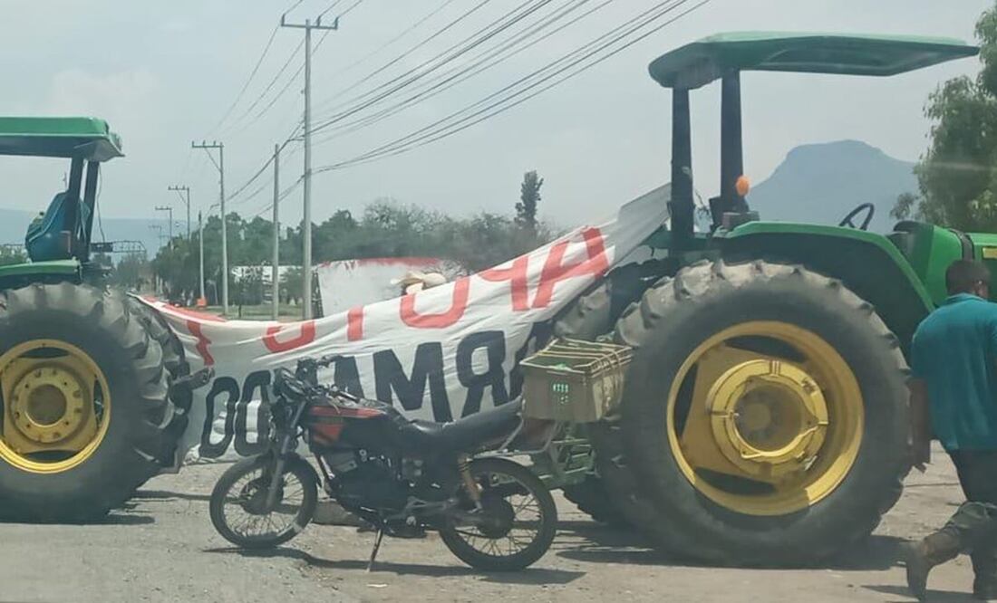 Campesinos bloquean carreteras para exigir agua de riego en Hidalgo. Foto: especial