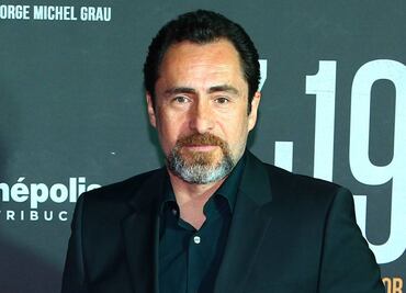 Demián Bichir le entra a la trova, dedica primer tema a su fallecida esposa