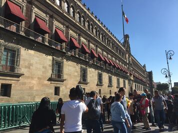 Retiran vallas que resguardaban el Palacio Nacional 
