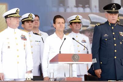 Respetar los derechos, ordena EPN a marinos 