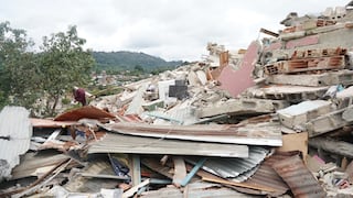 El edificio donde funcionaba el abasto La Tenerifeña y el supermercado El Rey, en Carayaca, colapsó y murieron 11 personas. FOTO: ABRAHAM TOVAR. EL NACIONAL. GDA