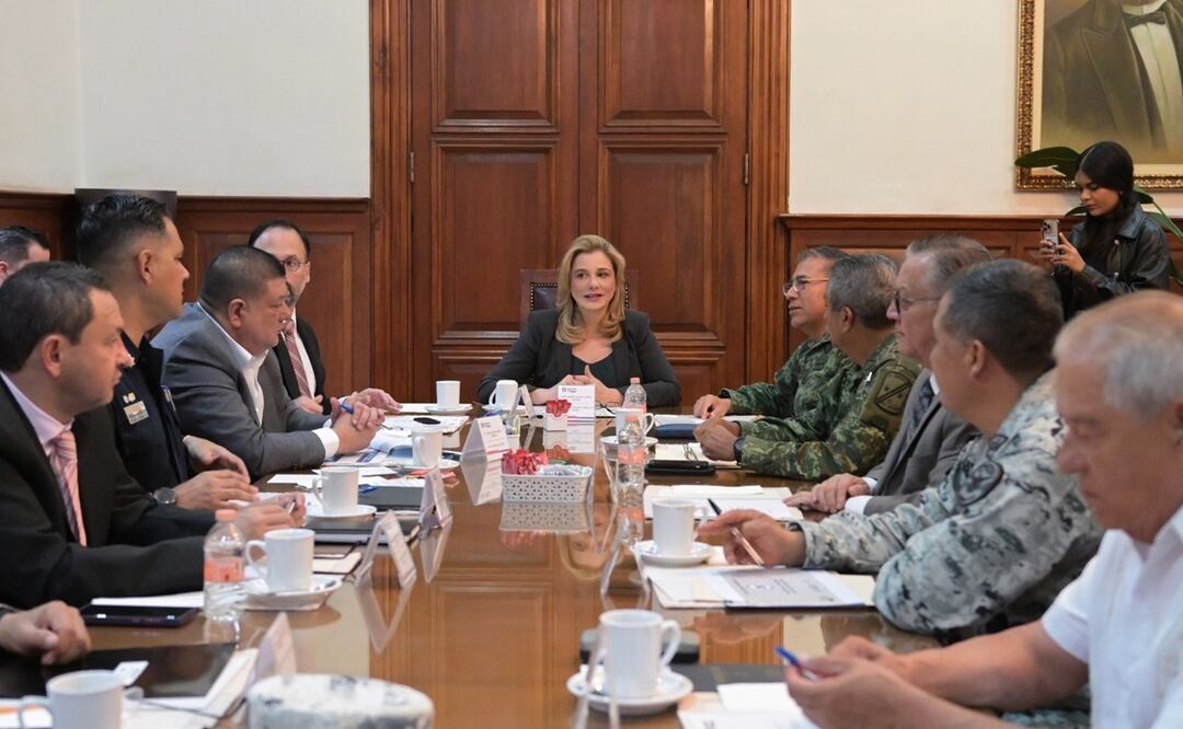 Gobernadora de Chihuahua encabeza reunión de seguridad tras hallazgo de 11 cuerpos en Ojinaga. Foto: Especial