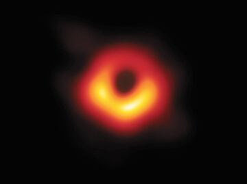 NASA simula qué pasaría si cayéramos en un agujero negro