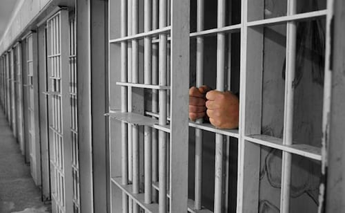 Se fugan tres reos de penal de Hermosillo; despliegan operativo de búsqueda