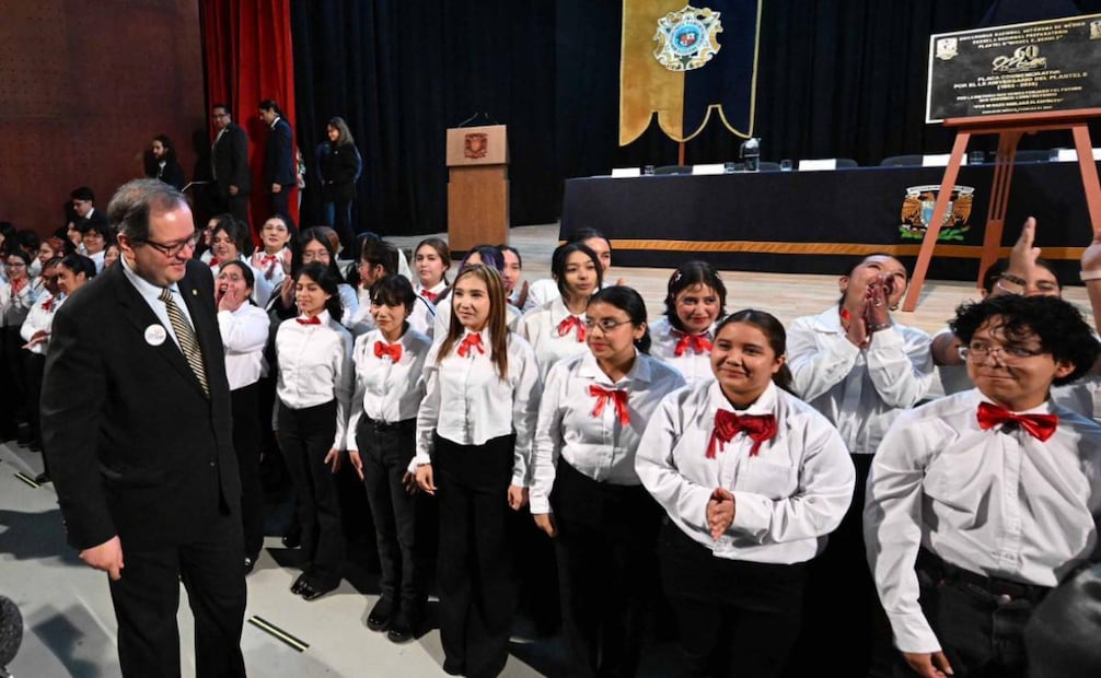El rector Leonardo Lomelí presidió la ceremonia por el 60 aniversario del plantel 8 “Miguel E. Schulz” de la Escuela Nacional Preparatoria, este lunes 9 de febrero de 2026. Foto: Especial