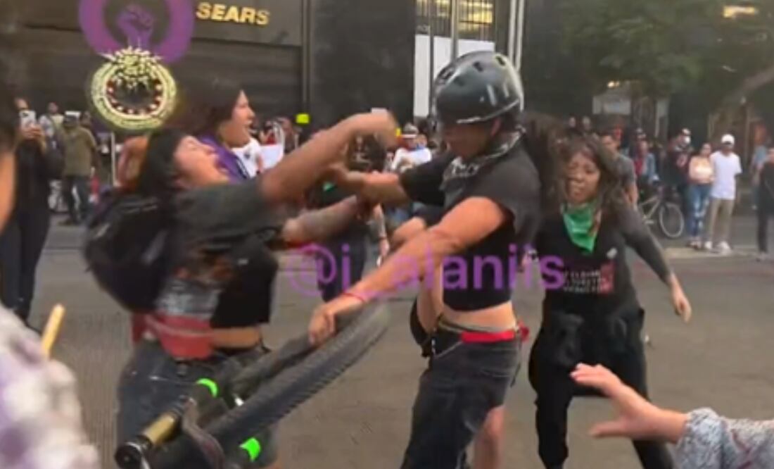 foto: Especial/El Universal/ Así un grupo de mujeres agredieron a un ciclista por un accidente