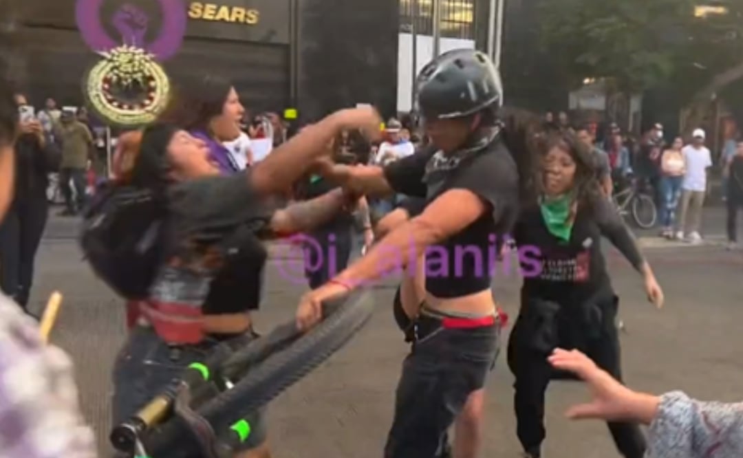 foto: Especial/El Universal/ Así un grupo de mujeres agredieron a un ciclista por un accidente