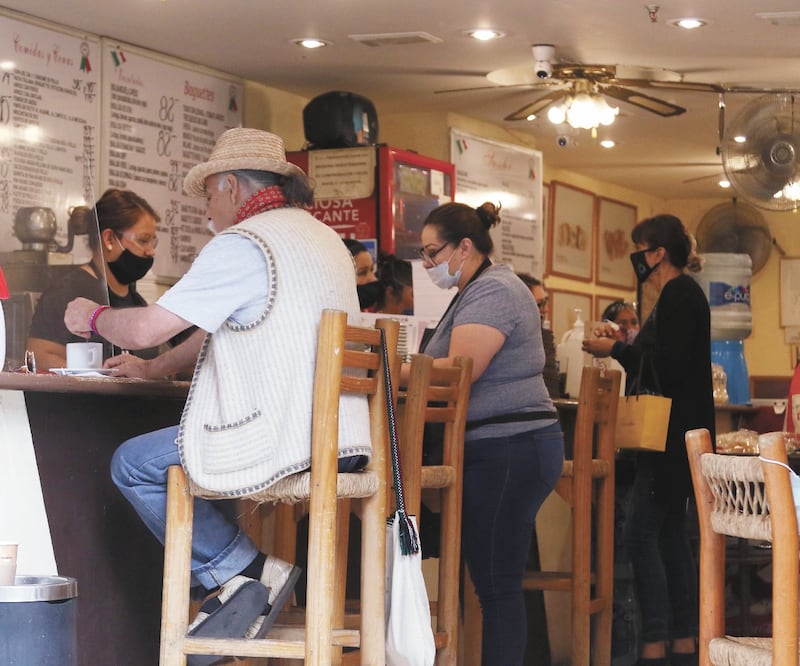 A más actividades económicas, más contagios, advierte la AMIS. Foto: ARCHIVO EL UNIVERSAL