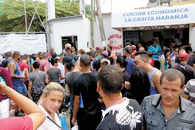 Cubanos toman oficinas del INM en Tapachula