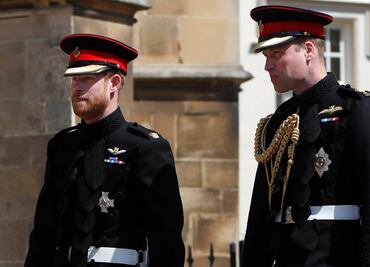 Príncipes Guillermo y Enrique no caminarán juntos en la procesión del príncipe Felipe
