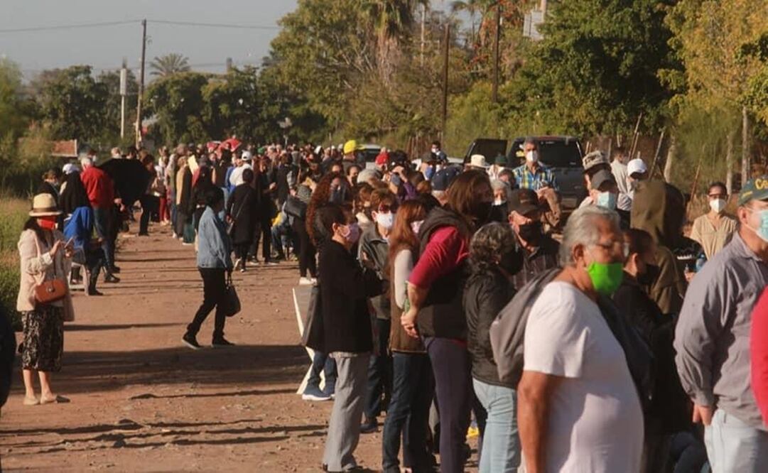 Personas vulnerables, desde la madrugada, comenzaron a apartar lugares. Foto: Cortesía 