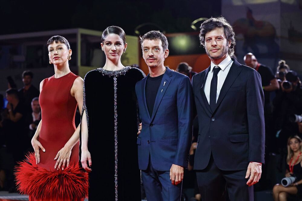 Elenco de "El jockey": Úrsula Corberó, Mariana Di Girolamo, Nahuel Pérez y el director Luis Ortega.
ARCHIVO EL UNIVERSAL. Foto: de FABIO FRUSTACI. EFE