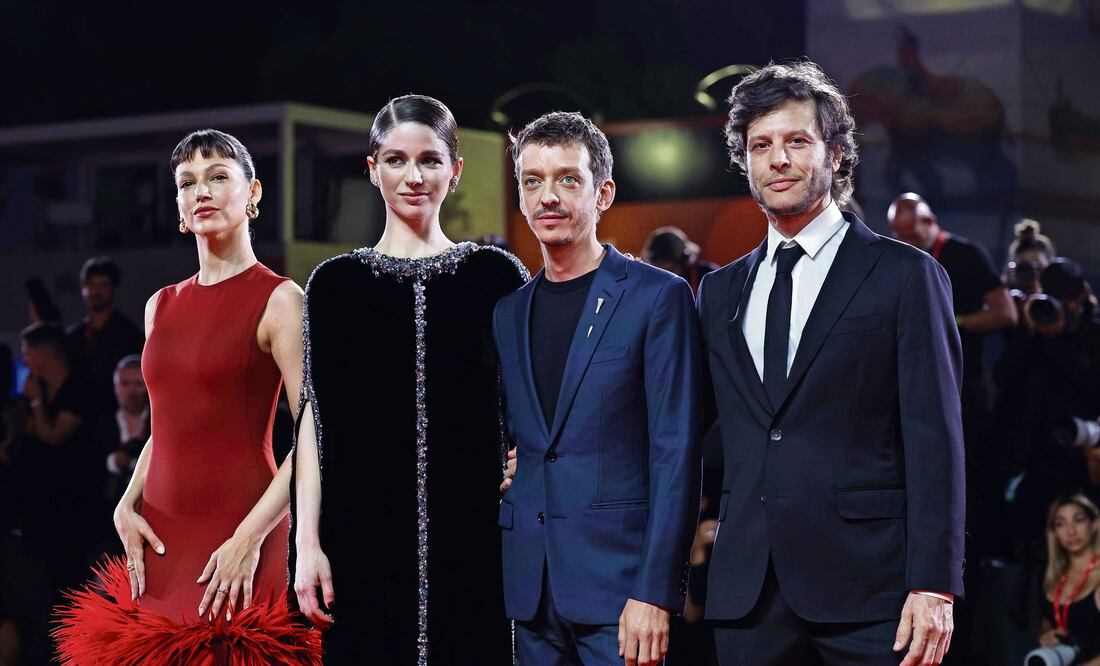 Elenco de "El jockey": Úrsula Corberó, Mariana Di Girolamo, Nahuel Pérez y el director Luis Ortega.
ARCHIVO EL UNIVERSAL. Foto: de FABIO FRUSTACI. EFE