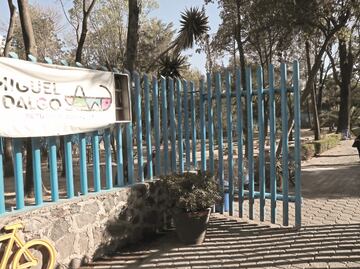 Delegada en MH pagó hasta 500% más por lonas