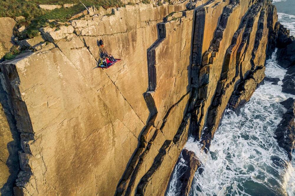 Vista desde los acantilados británicos. Foto: Rise & Summit