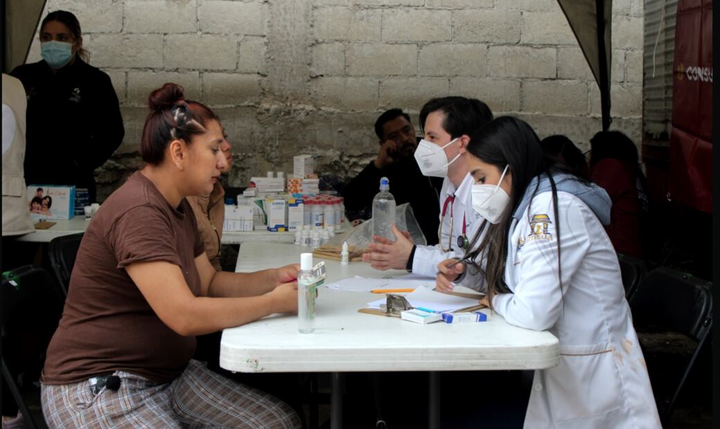 Autoridades continúan con la jornada de limpieza y de salud en la Colonia San Rafael de Chamapa, Naucalpan, el lunes 23 de junio de 2025, tras el desborde de la presa Los Cuartos. Foto: Darío Luna/EL UNIVERSAL