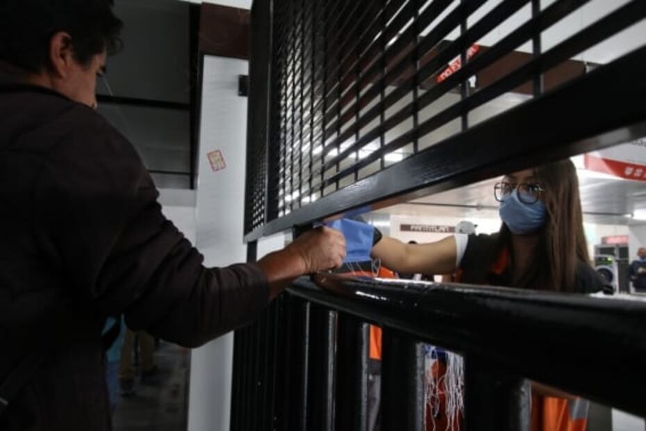 Así se ve en fotos y video el Metro con cubreboca obligatorio