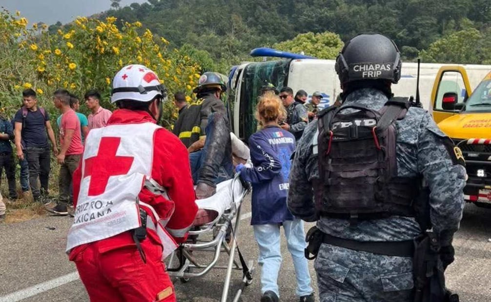 Vuelca camión que transportaba indígenas en Chiapas (07/12/2025). Foto: Especial