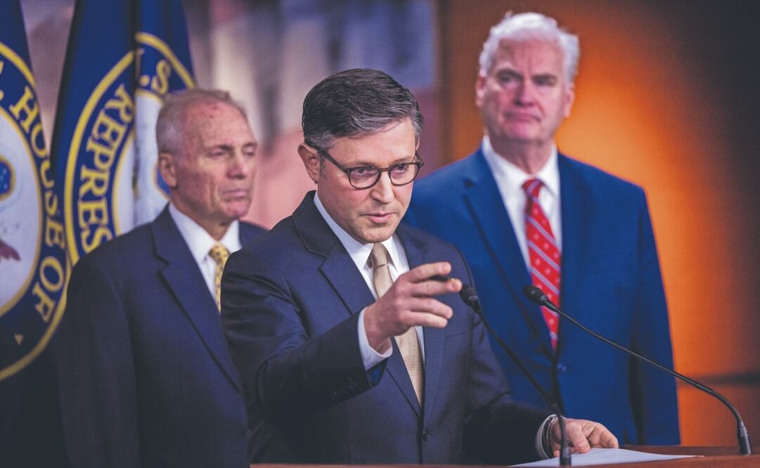 El presidente de la Cámara de Representantes, Mike Johnson, en conferencia de prensa en el Capitolio en Washington. Foto: SHAWN THEW. EFE