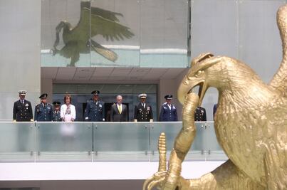 Reciben a general Norman Mattis en Plaza de la Lealtad