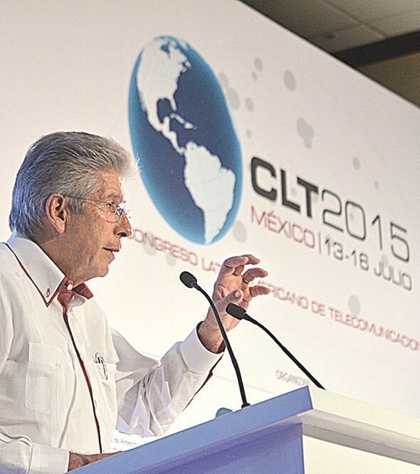 El secretario de Comunicaciones y Transportes, Gerardo Ruiz Esparza, se manifestó confiado en lograr el apagón analógico para finales de este año (SCT)