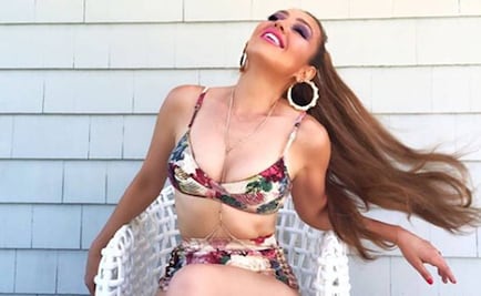 Thalía muestra sus curvas en bikini
