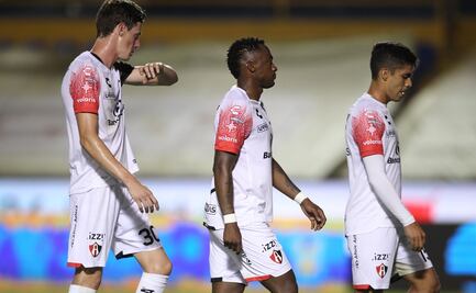 Aficionados del Atlas insultan y amedrentan a los futbolistas