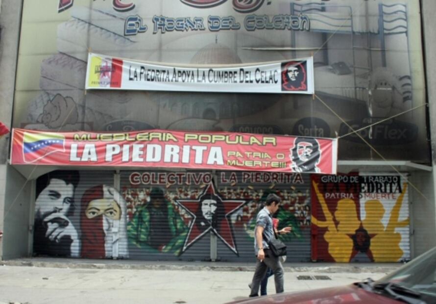 Cómo los colectivos se han convertido en la temida fuerza de choque de Maduro