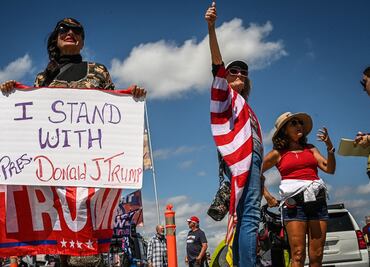 Trump pide a sus seguidores firmar una carta contra su detención