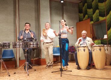 La Sonora Santanera inspira a Lis Vega en "Perfume de Gardenia"