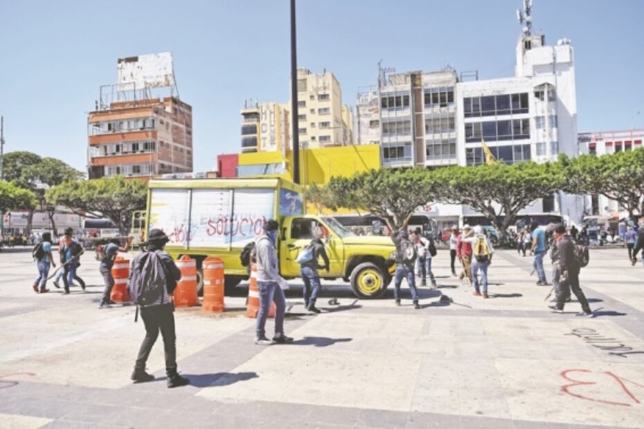 Detienen a 9 maestros por actos vandálicos