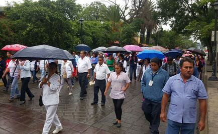 Trabajadores de salud apoyan con marcha a maestros