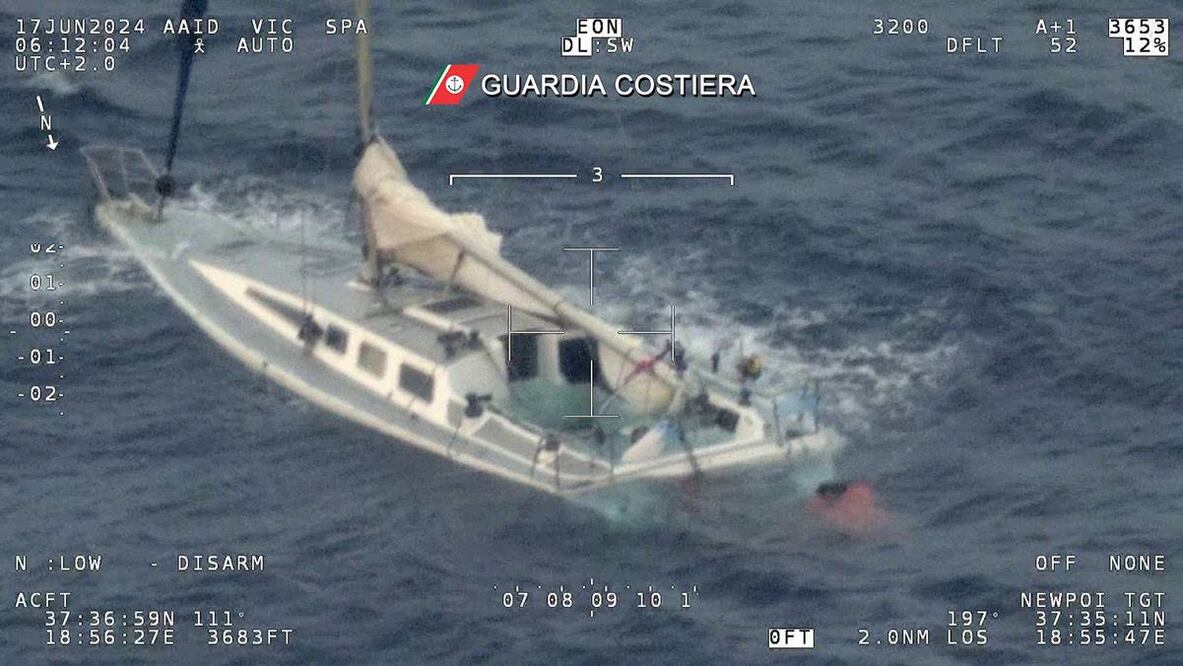 Unos 60 migrantes están desaparecidos debido al naufragio del velero en el que viajaban cuando se encontraban a unas 120 millas de la costa de Calabria.Foto: EFE
