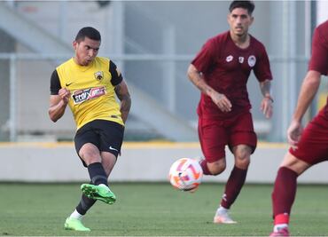 Orbelín Pineda se luce con doblete en la pretemporada del AEK de Atenas