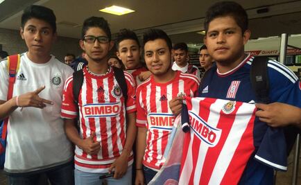 Llegada de Chivas genera caos en el Aeropuerto de la CDMX 