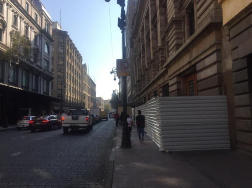 "Tapizan" negocios, estaciones de Metrobús y estatuas por marcha feminista