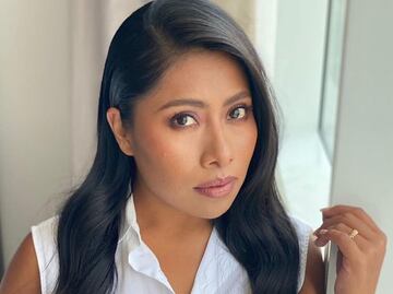 Yalitza Aparicio impacta con bralette de cristales en el estreno de "Presencias"