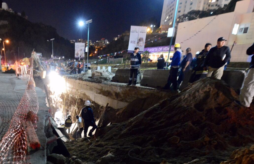 El presidente municipal de Huixquilucan, Enrique Vargas, confirmó a EL UNIVERSAL que tres trabajadores murieron a causa del derrumbe en una obra en Palma Dátil en el Estado de México