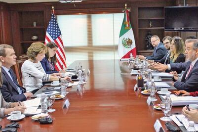 Fortalece Kelly relación con la PGR