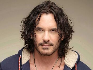 Juan Reyes de Pasión de Gavilanes presume sus abdominales y enamora a las fans