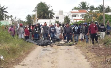 Desalojan a "invasores" de terrenos en playa en Yucatán; se enfrentan a policías y detienen a 42 