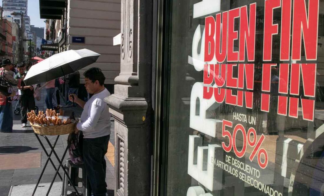 Capitalinos aprovechan el último día del Buen Fin, que lanzó ofertas del 20 al 70% en los precios regulares. Tiendas de ropa y zapatos fueron los comercios más concurridos por las personas en busca de un mejor precio. Foto: Cuartoscuro