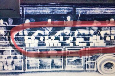 Marinos detiene camión que ocultaba miles de dólares 