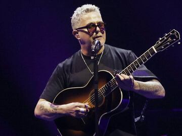 Alejandro Sanz recibe conmovedor dibujo de una niña tras mensajes depresivos