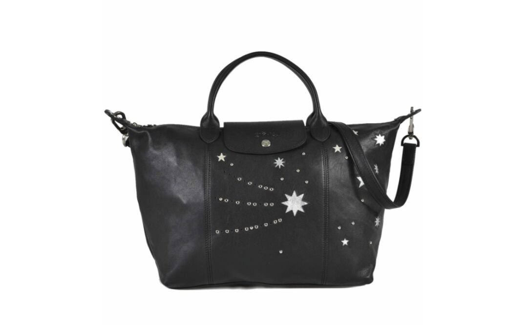 La pieza tiene aplicaciones de ojales que emulan las constelaciones. (Foto: Cortesía)