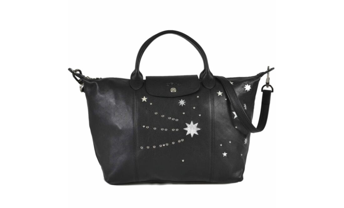 La pieza tiene aplicaciones de ojales que emulan las constelaciones. (Foto: Cortesía)