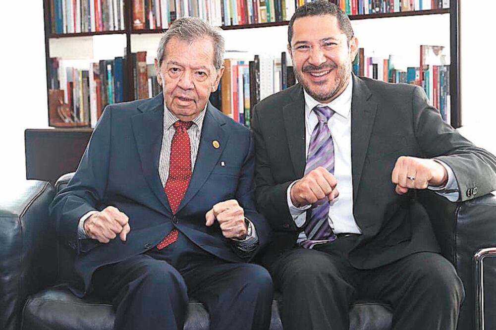 “Con @PMuñozLedo, unidos contra el golpismo”, tuiteó ayer el senador Martí Batres. Foto/ESPECIAL