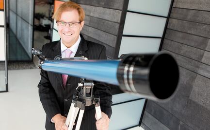 ¿Quién es Andrés Roemer, el escritor con orden de aprehensión por violación?