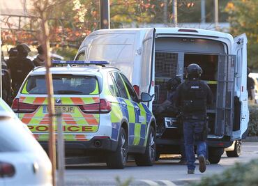 Policía de Inglaterra alerta por posible toma de rehenes en centro comercial
